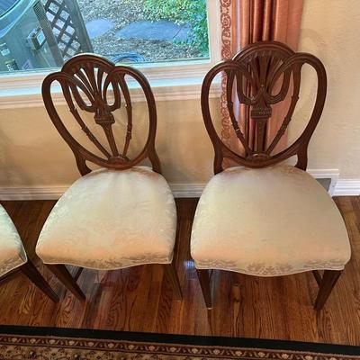 DINING ROOM TABLE WITH 2 ARM CHAIRS, 6 SIDE CHAIRS AND 3 TABLE LEAVES