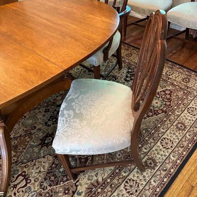 DINING ROOM TABLE WITH 2 ARM CHAIRS, 6 SIDE CHAIRS AND 3 TABLE LEAVES