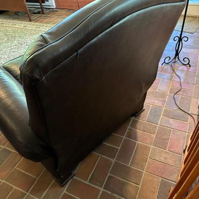 “BARCALOUNGER” LEATHER RECLINER