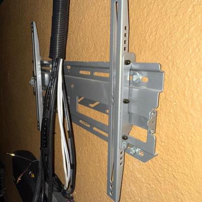 Sale Photo Thumbnail #1341: D77-TV mount and sound bar

Please come prepared to remove this carefully from the wall-Bring tools.