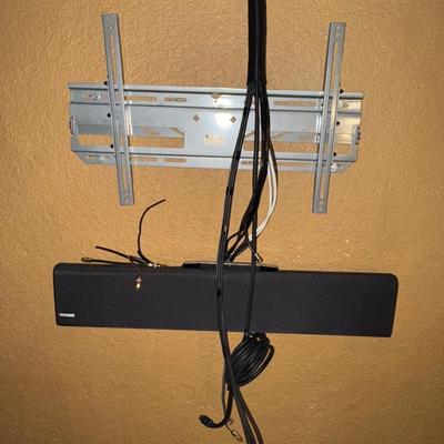 Sale Photo Thumbnail #1340: D77-TV mount and sound bar

Please come prepared to remove this carefully from the wall-Bring tools.