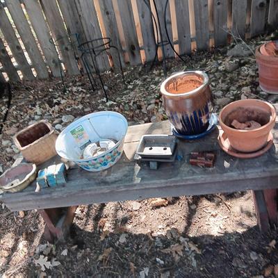 ASSORTMENT OF FLOWER POTS AND CLAY FEET FOR POTS