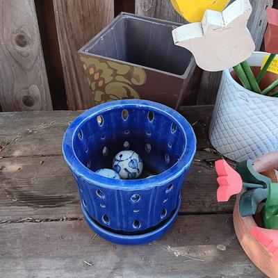 FLOWER POTS, WOODEN FLOWERS AND BUDDHA POT RESTS