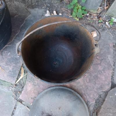 2 CAST IRON CAULDRON AND NO 7 DUTCH OVEN