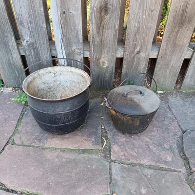 2 CAST IRON CAULDRON AND NO 7 DUTCH OVEN