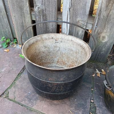 2 CAST IRON CAULDRON AND NO 7 DUTCH OVEN