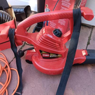 ELECTRIC TORO LEAF BLOWER & VACUUM PLUS GUTTER CLEANING ATTACHMENTS