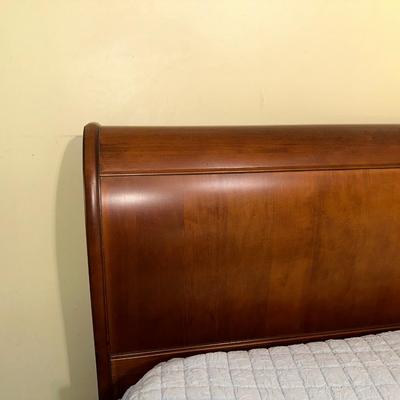 ETHAN ALLEN “CHLOE” SLEIGH STYLE KING BED WITH “PURPLE.3” MATTRESS