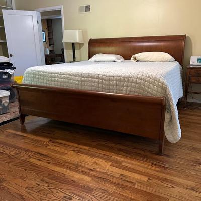ETHAN ALLEN “CHLOE” SLEIGH STYLE KING BED WITH “PURPLE.3” MATTRESS