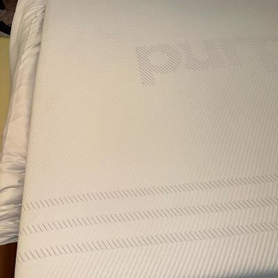 ETHAN ALLEN “CHLOE” SLEIGH STYLE KING BED WITH “PURPLE.3” MATTRESS