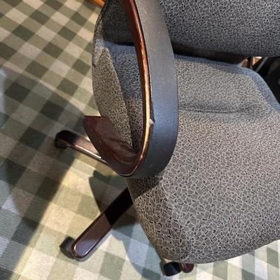 3 PANEL LEATHER TOP DESK WITH 3 DRAWERS PLUS ADJUSTABLE DESK CHAIR