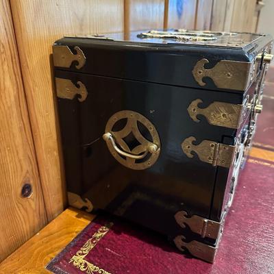 VINTAGE ASIAN BLACK LACQUER AND BRASS JEWELRY BOX WITH MOTHER OF PEARL GEISHA GIRLS