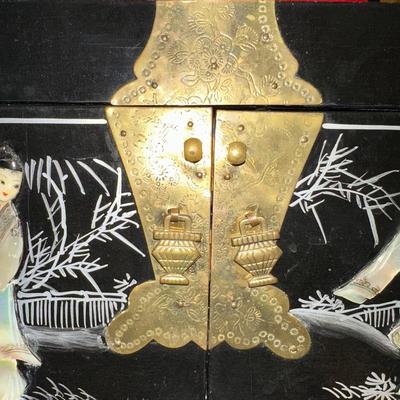 VINTAGE ASIAN BLACK LACQUER AND BRASS JEWELRY BOX WITH MOTHER OF PEARL GEISHA GIRLS