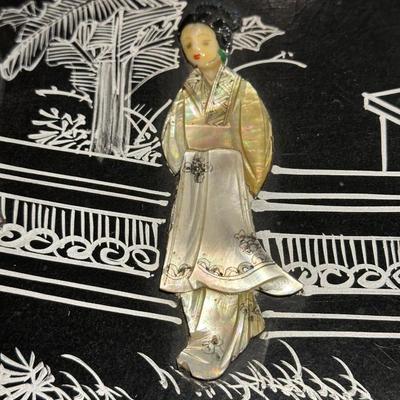 VINTAGE ASIAN BLACK LACQUER AND BRASS JEWELRY BOX WITH MOTHER OF PEARL GEISHA GIRLS