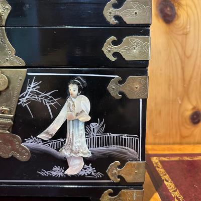 VINTAGE ASIAN BLACK LACQUER AND BRASS JEWELRY BOX WITH MOTHER OF PEARL GEISHA GIRLS