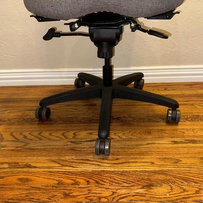 MESH MID BACK ERGONOMIC OFFICE CHAIR