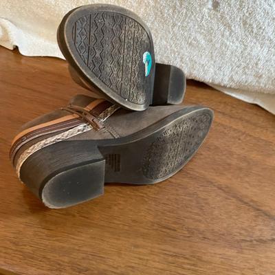 Lot 220 Fancy 1/2 boots