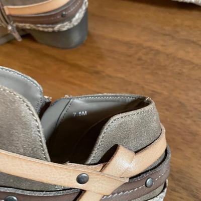 Lot 220 Fancy 1/2 boots
