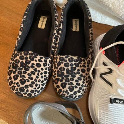 Lot 222 Ladies shoes & sandals
