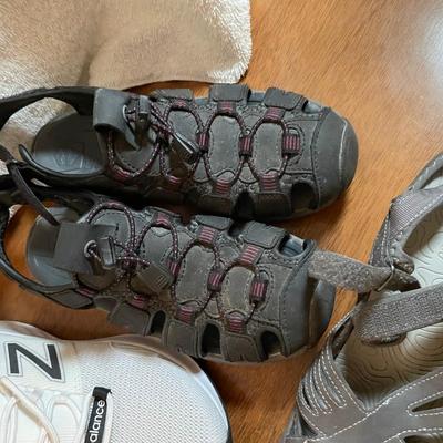 Lot 222 Ladies shoes & sandals