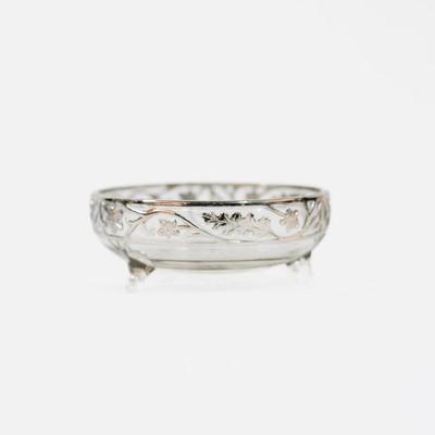 Sale Photo Thumbnail #304: This vintage bowl features a stunning flute cut design with acanthus silver overlay. On the inside of the bowl there is a small scratch as presented in picture. One of the legs has a small chip as listed in the pictures. 5 inches long as listed in picture