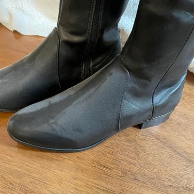 Lot 223 Knee high boots