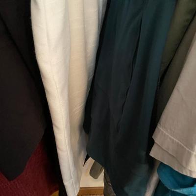 Lot 225 Large lot of women's clothes