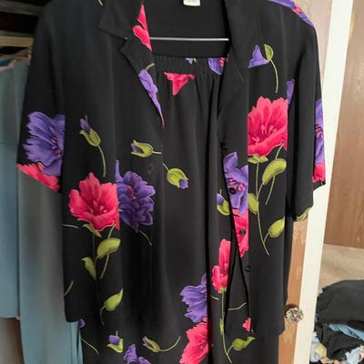 Lot 229 Vintage outfits