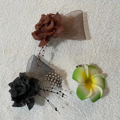 Lot 245 Hair barrettes