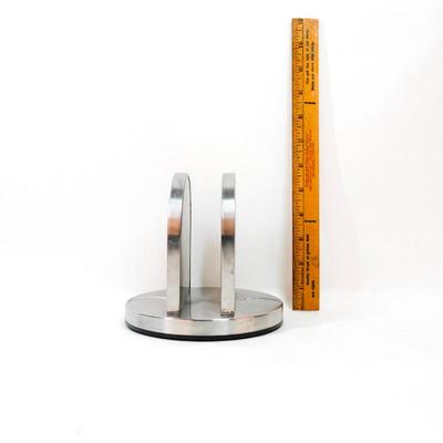 Sale Photo Thumbnail #480: This is a Kamenstein napkin holder with a salt and pepper caddy. It is a kitchen accessory designed to hold napkins and includes two shakers for salt and pepper. 6 inches long as listed in picture.