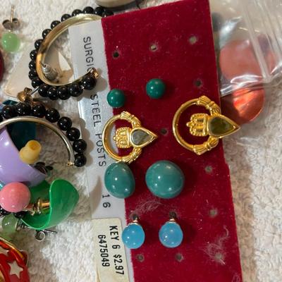 Lot 250 Earrings