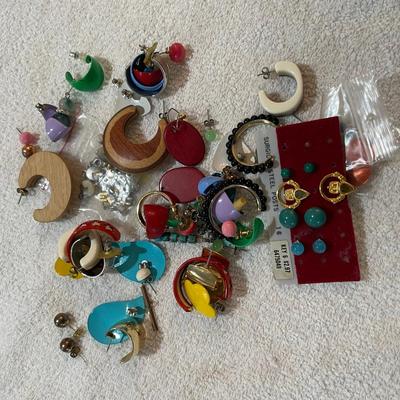 Lot 250 Earrings