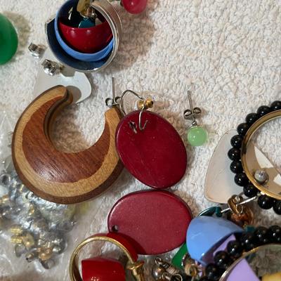 Lot 250 Earrings