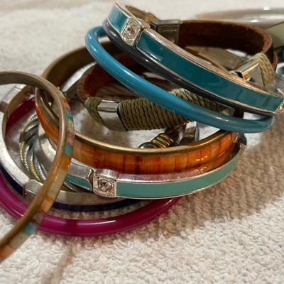 Lot 253 Bracelets