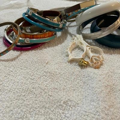 Lot 253 Bracelets