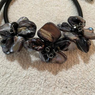 Lot 255 Lot of necklaces #2