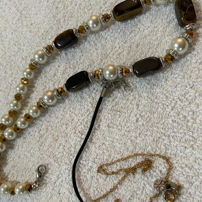 Lot 256 Necklaces #3