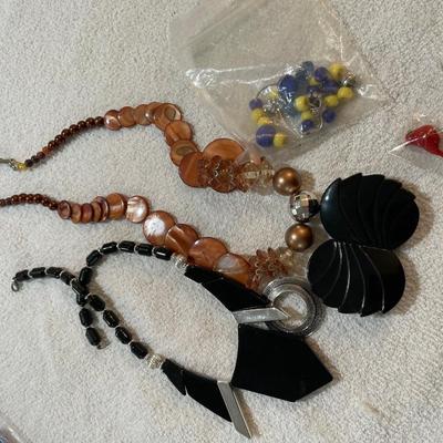 Lot 258 Necklaces #5