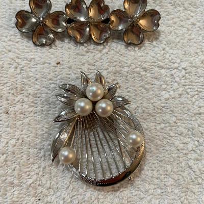 lot 267 Sterling Brooches