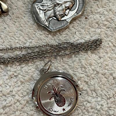 lot 268 Asst Sterling items