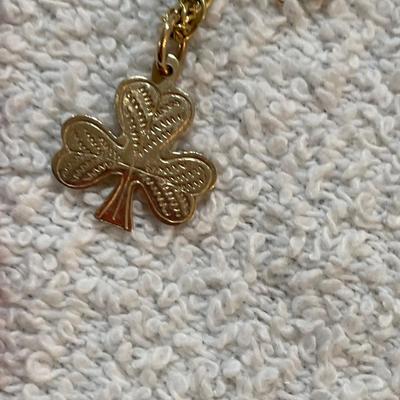 lot 271 Shamrock Pendant & chain