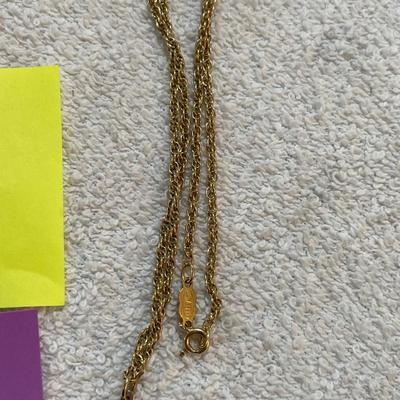 lot 271 Shamrock Pendant & chain