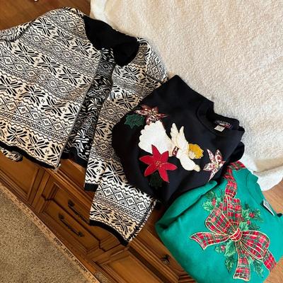 Lot 275 Christmas tops
