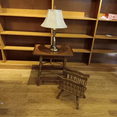 A SIMPLE SIDE TABLE, MAGAZINE RACK AND BRASS BASE LAMP WITH SWING ARM