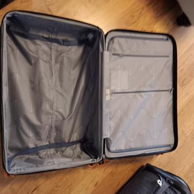 LONDON FOG CARRY ON AND NEW DELSEY 4 WHEEL SUITCASE WITH COMBINATION LOCK