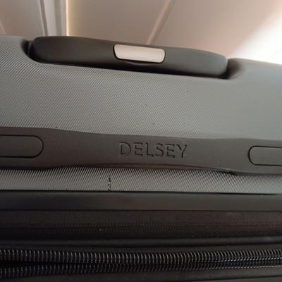 LONDON FOG CARRY ON AND NEW DELSEY 4 WHEEL SUITCASE WITH COMBINATION LOCK
