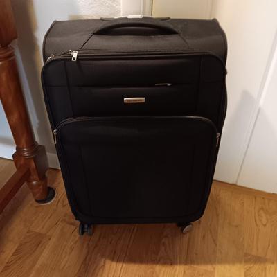 PATHFINDER GARMENT BAG AND SAMSONITE SUITCASE ON 4 WHEELS
