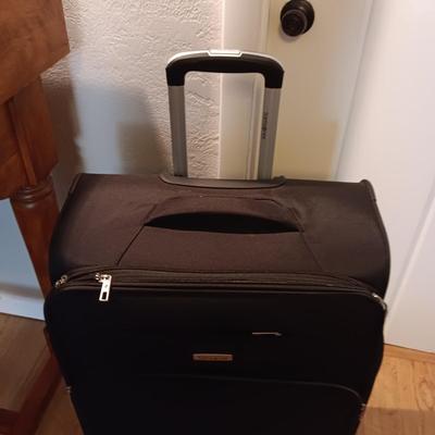 PATHFINDER GARMENT BAG AND SAMSONITE SUITCASE ON 4 WHEELS