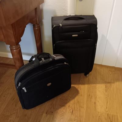 PATHFINDER GARMENT BAG AND SAMSONITE SUITCASE ON 4 WHEELS