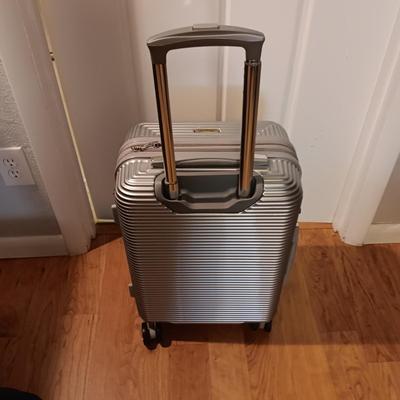 KENNETH COLE CARRY ON SUITCASE WITH COMBINATION & 4 WHEELS PLUS A DUFFLE BAG